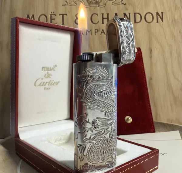 Encendedor Cartier Japonés 26 diamonds y 2 rubis